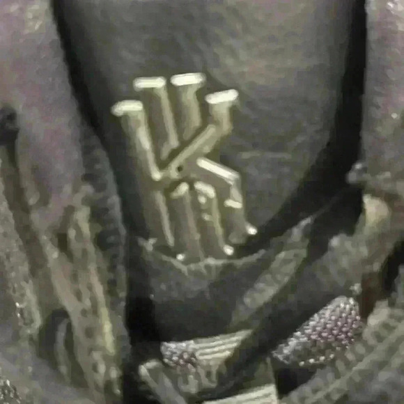 Nike Kyrie Flytrap Basketball Shoes Size 6.5 - Picture 7 of 7